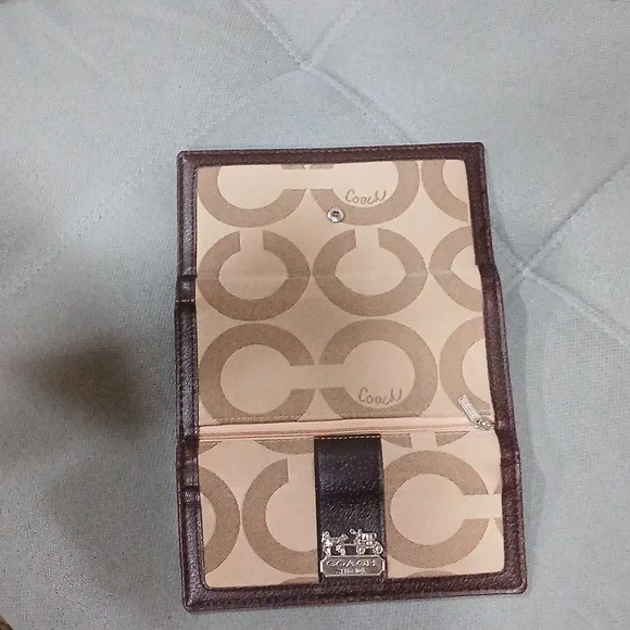COACH Wallet with Horse and Carriage emblem - Picture 4 of 6